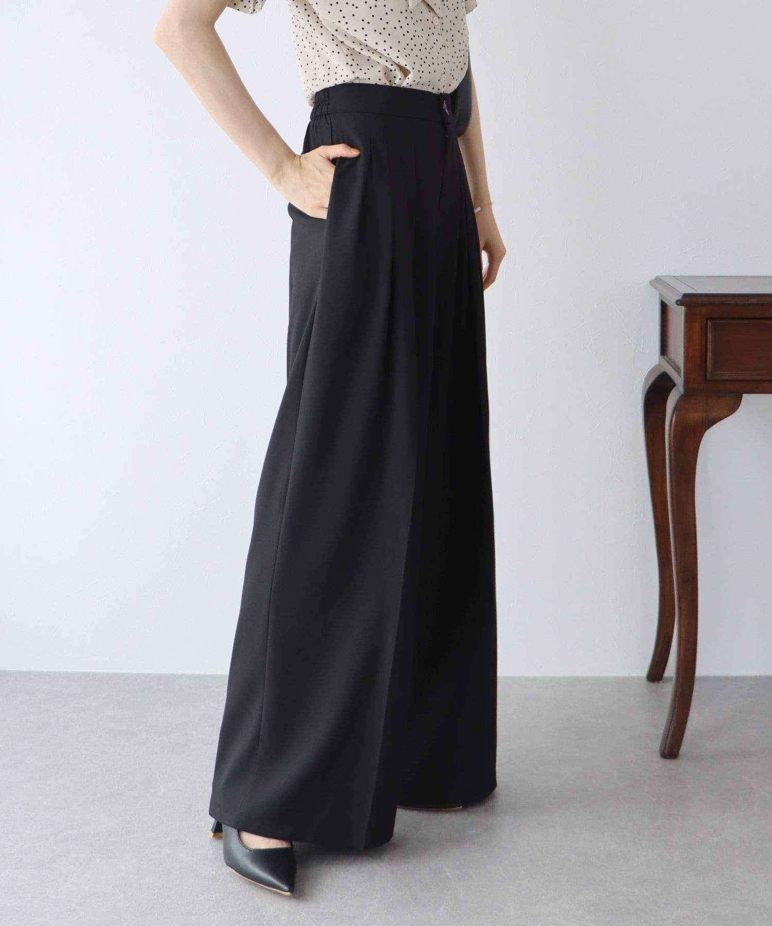 日本 BLUE EAST - 修長美腿打褶西裝褲-深棕