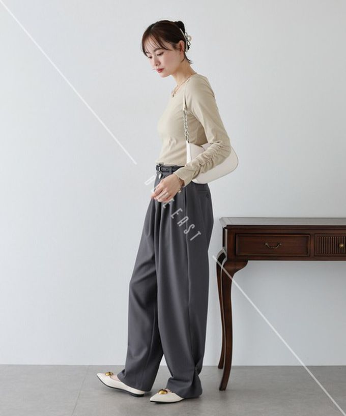 日本 BLUE EAST - 個性皺褶顯瘦U領合身長袖上衣-粉