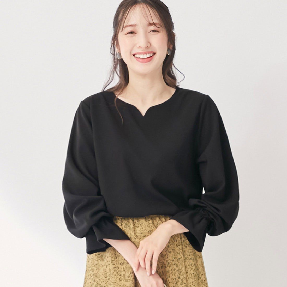 日本 BELLUNA - 優雅V領雪紡長袖上衣-可可