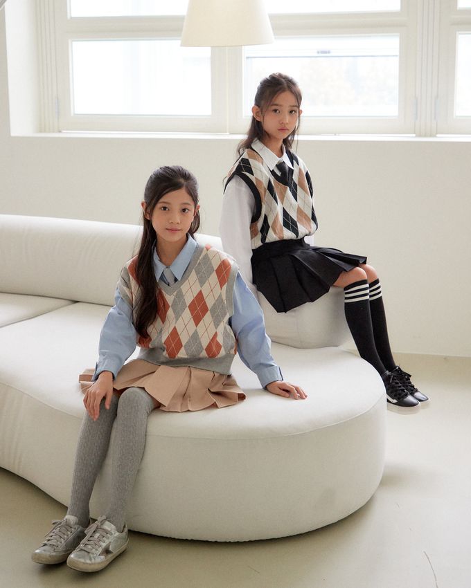 韓國 sm2 - 雙色V領菱格紋路搭配背心-黑X棕