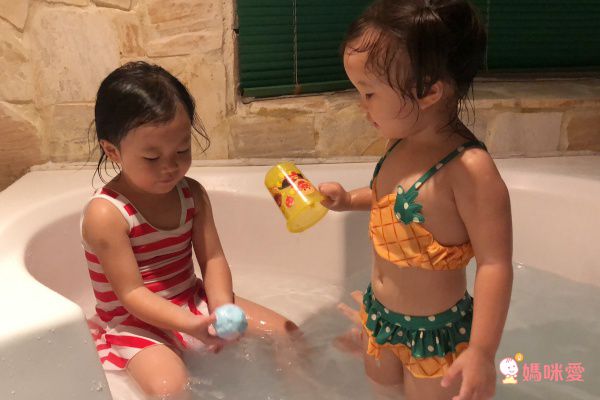  法國 Nailmatic Kids 銀河系沐浴球