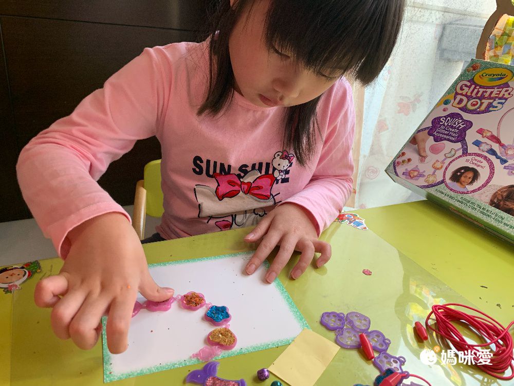 風靡歐美幼兒園【繪兒樂】閃亮魔豆貼 一壓就能填色