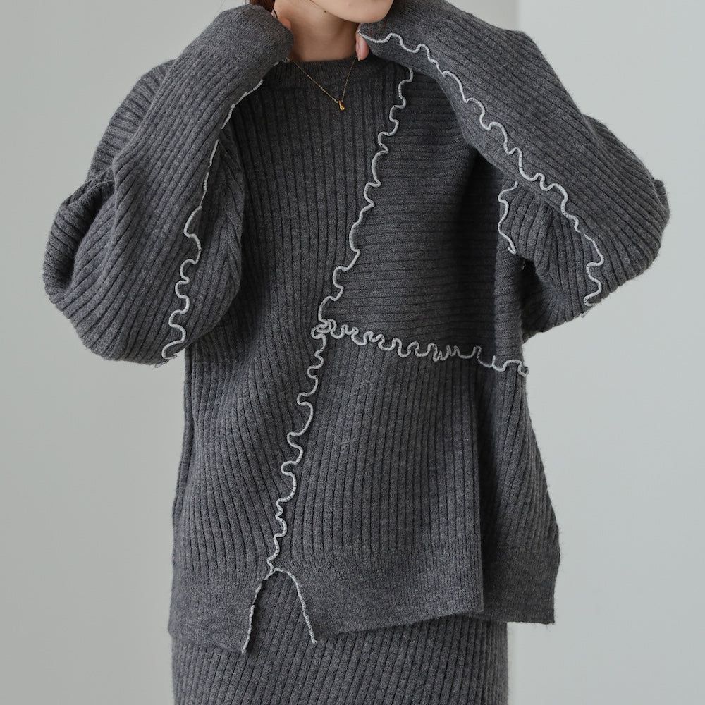 柔美曲線點綴寬鬆感針織上衣-炭灰