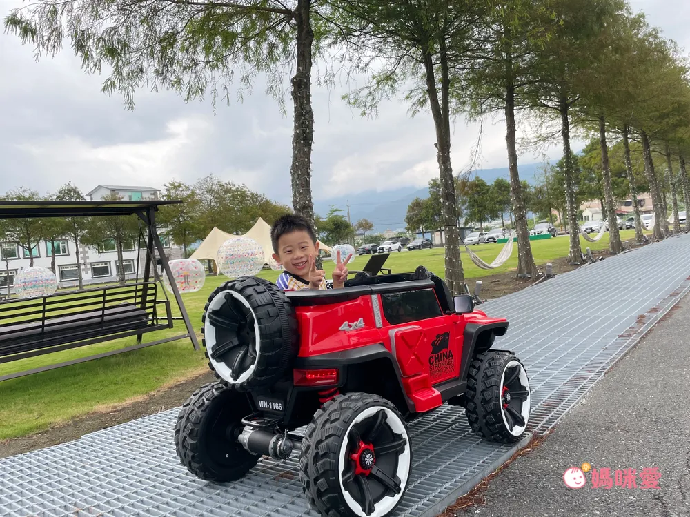 親子泡湯首選【礁溪白宮渡假勝地】大草皮/大湯池/遊樂設施