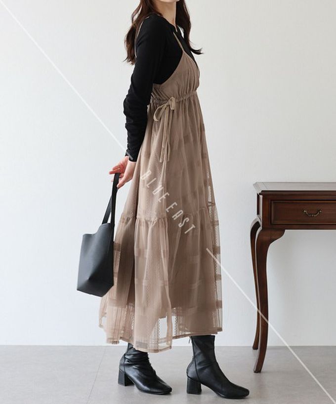 日本 BLUE EAST - 甜美植絨大格紋吊帶背心洋裝-黑