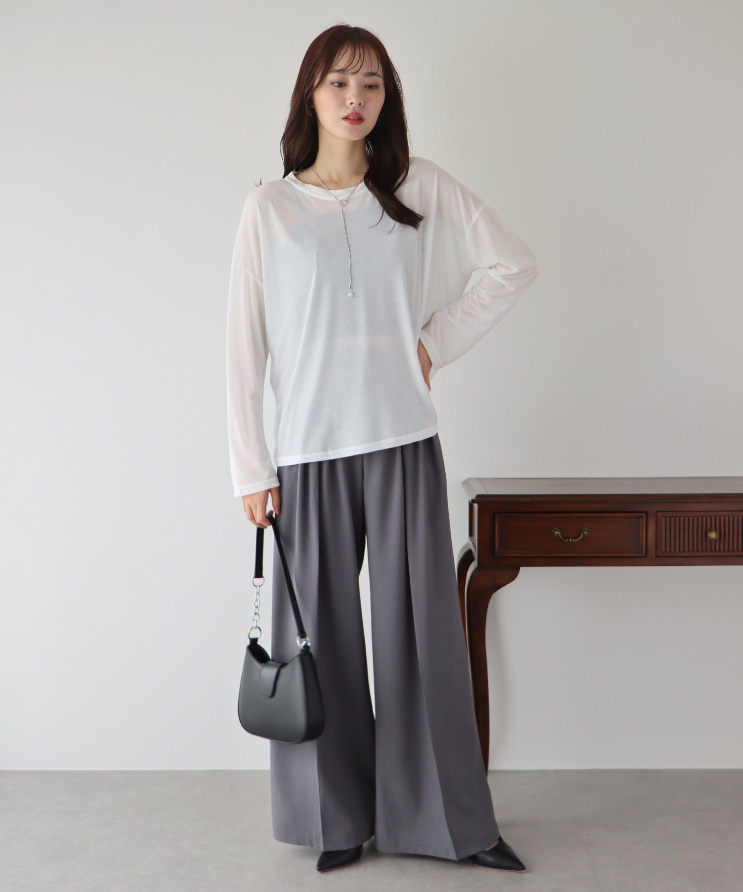 日本 BLUE EAST - 柔軟薄透落肩長袖上衣-粉