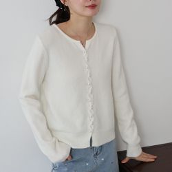 日本 BLUE EAST - 氣質交替珍珠扣針織上衣/開襟衫-白