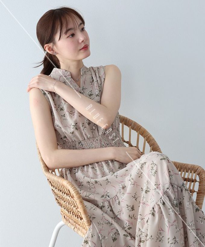 日本 BLUE EAST - 接觸冷感 縮腰顯瘦立領無袖洋裝-線條-黑 (M)