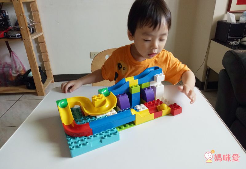 德國 HUBELiNO - 【超值進階收納組】軌道式積木零件組-128PCS+YoDa琦菲家族收納箱(鯊魚公車)