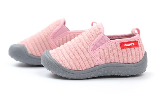 韓國 OZKIZ - (剩14cm)絨布超防滑兒童休閒鞋/室內鞋-黑