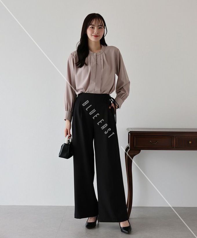 日本 BLUE EAST - 2way領知性整潔感打褶長袖上衣-珍珠袖扣-藍