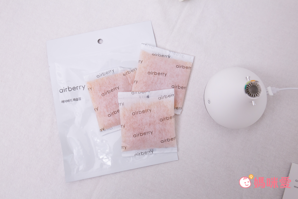 韓國 airberry - 智能衣櫃管理雙機組-除濕/殺菌機X1(附除濕膠球1包3入)，香氛/空氣循環機X1(附春日櫻花香氛片3個)