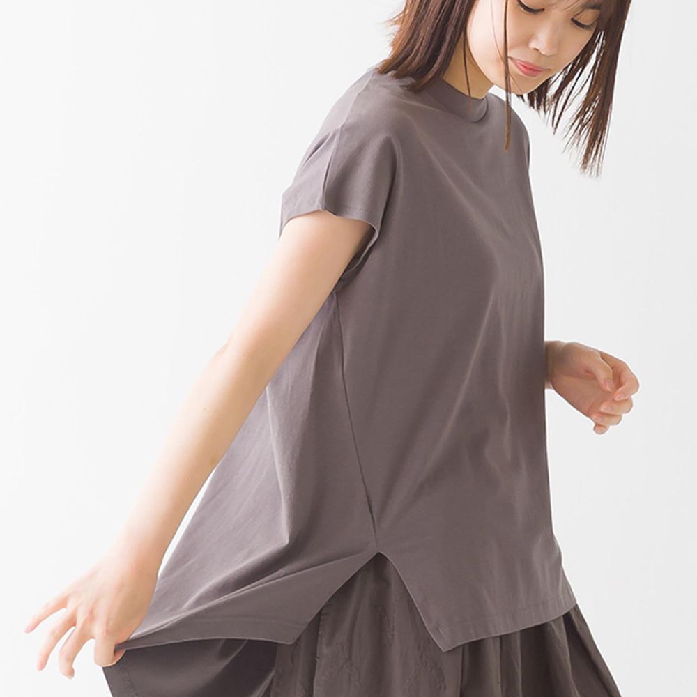 日本 OMNES - 舒適弧形後襬修飾短袖上衣-深灰