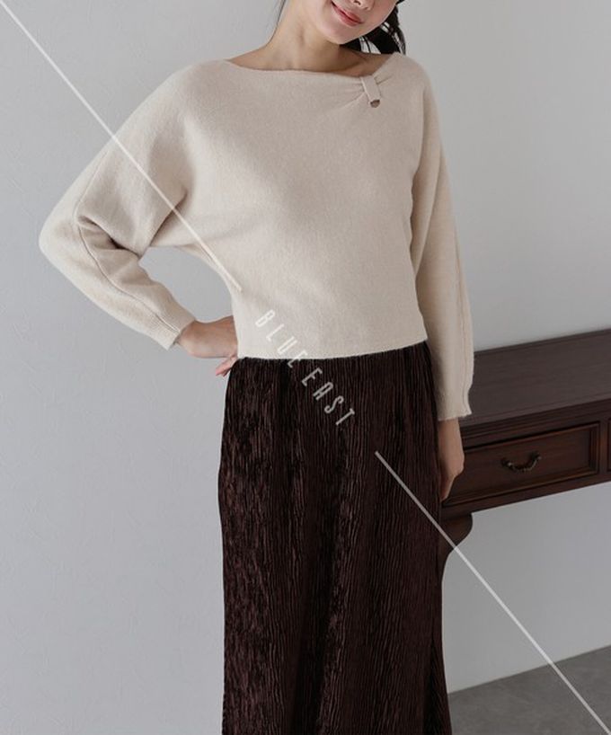 日本 BLUE EAST - 顯瘦曲線領簡潔針織長袖上衣-咖啡 (M)