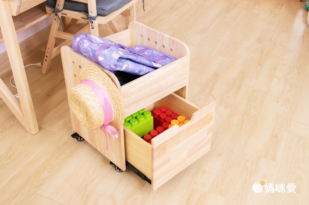 環安傢俱 - 【好好學】成長桌椅組-旗艦組(到府組裝)-(含學習桌+學習椅+創意組合架+書包櫃+側邊延伸櫃，送69*40cm霧透桌墊)-DC-402