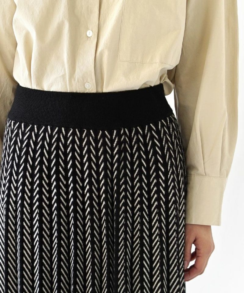 日本 zootie - 針織線條俐落感百摺長裙-黑白系