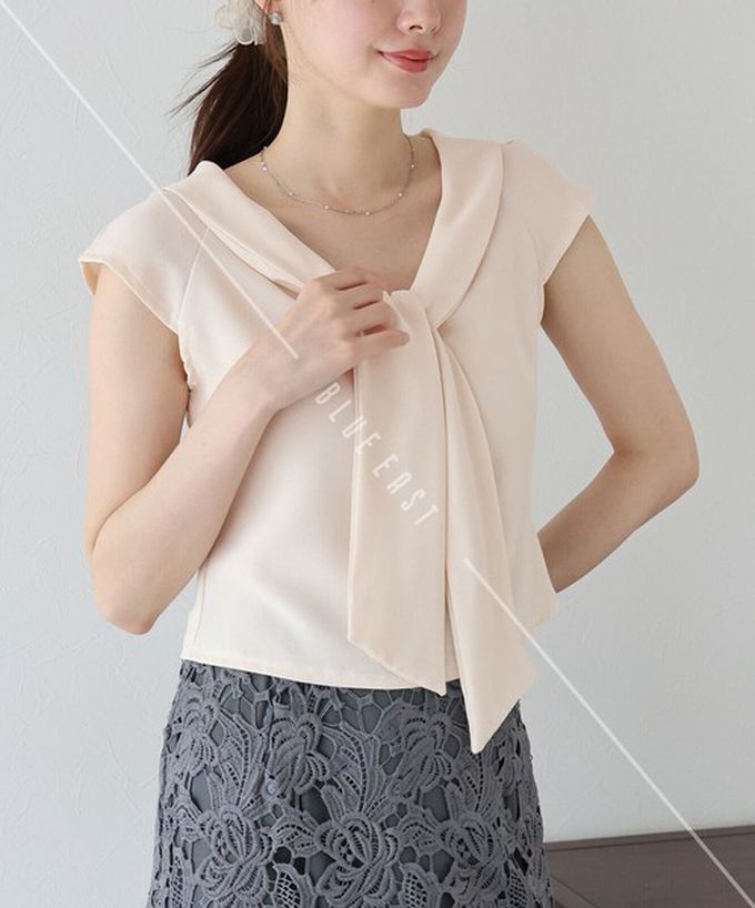 日本 BLUE EAST - 簡潔美型領巾法式袖上衣-煙燻藍 (M)