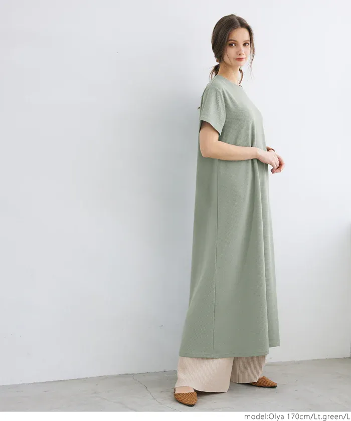 日本 COCA - 速乾彈性 修身圓領短袖洋裝-黑