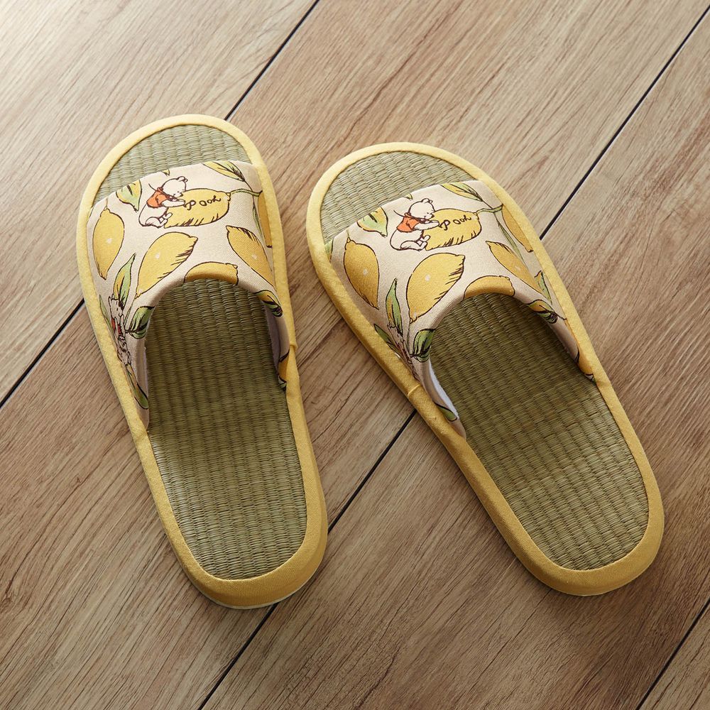 日本千趣會 - 迪士尼 涼感草編室內拖鞋-維尼檸檬-黃