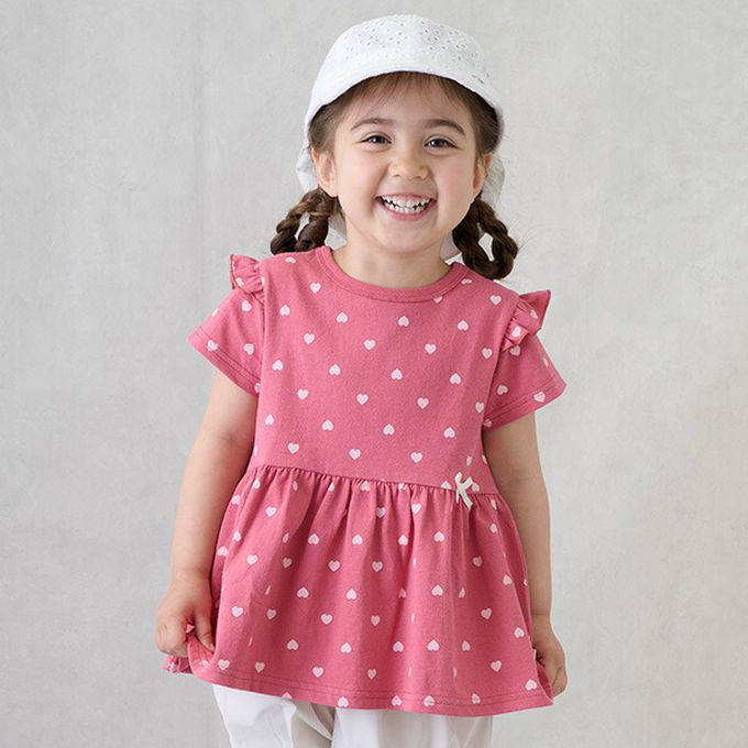 日本 petit main - 荷葉袖傘狀層次短袖上衣-滿版愛心-桃粉