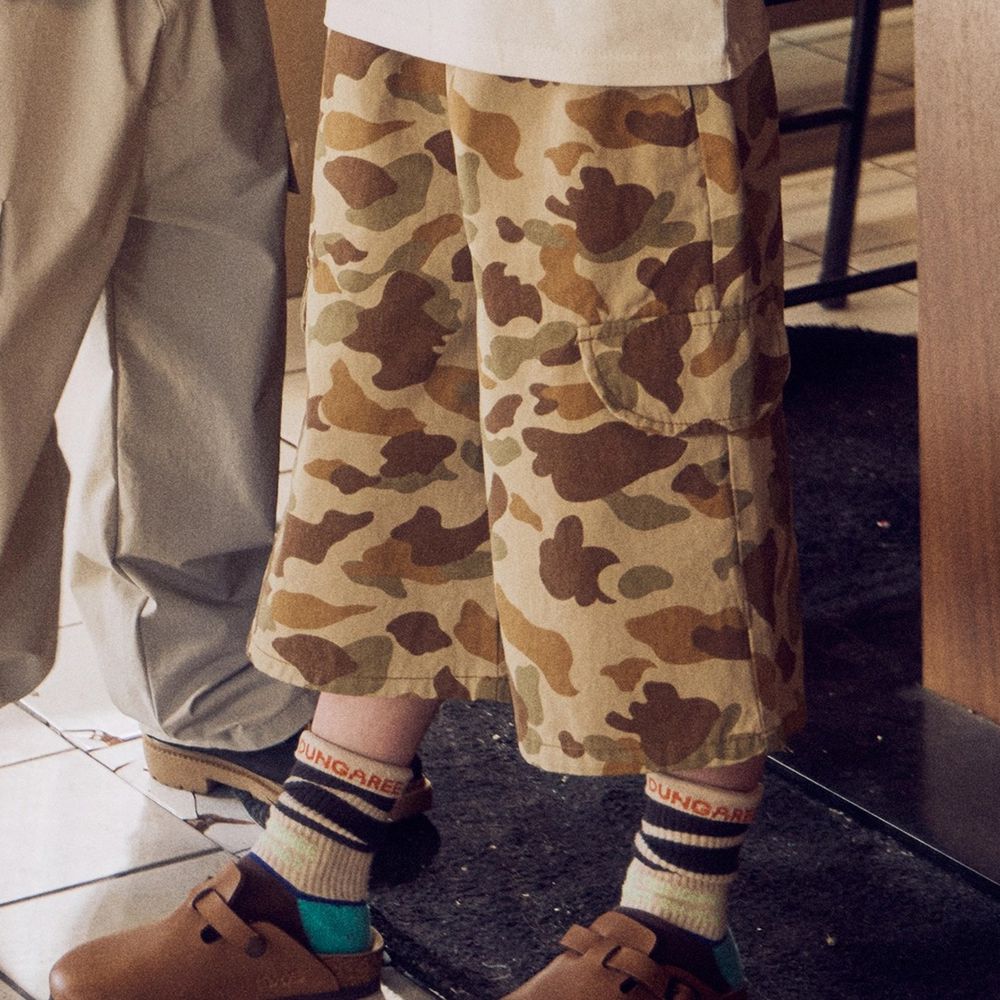 APPLE SMILE 鬆緊腰潮流工裝風格過膝褲-迷彩