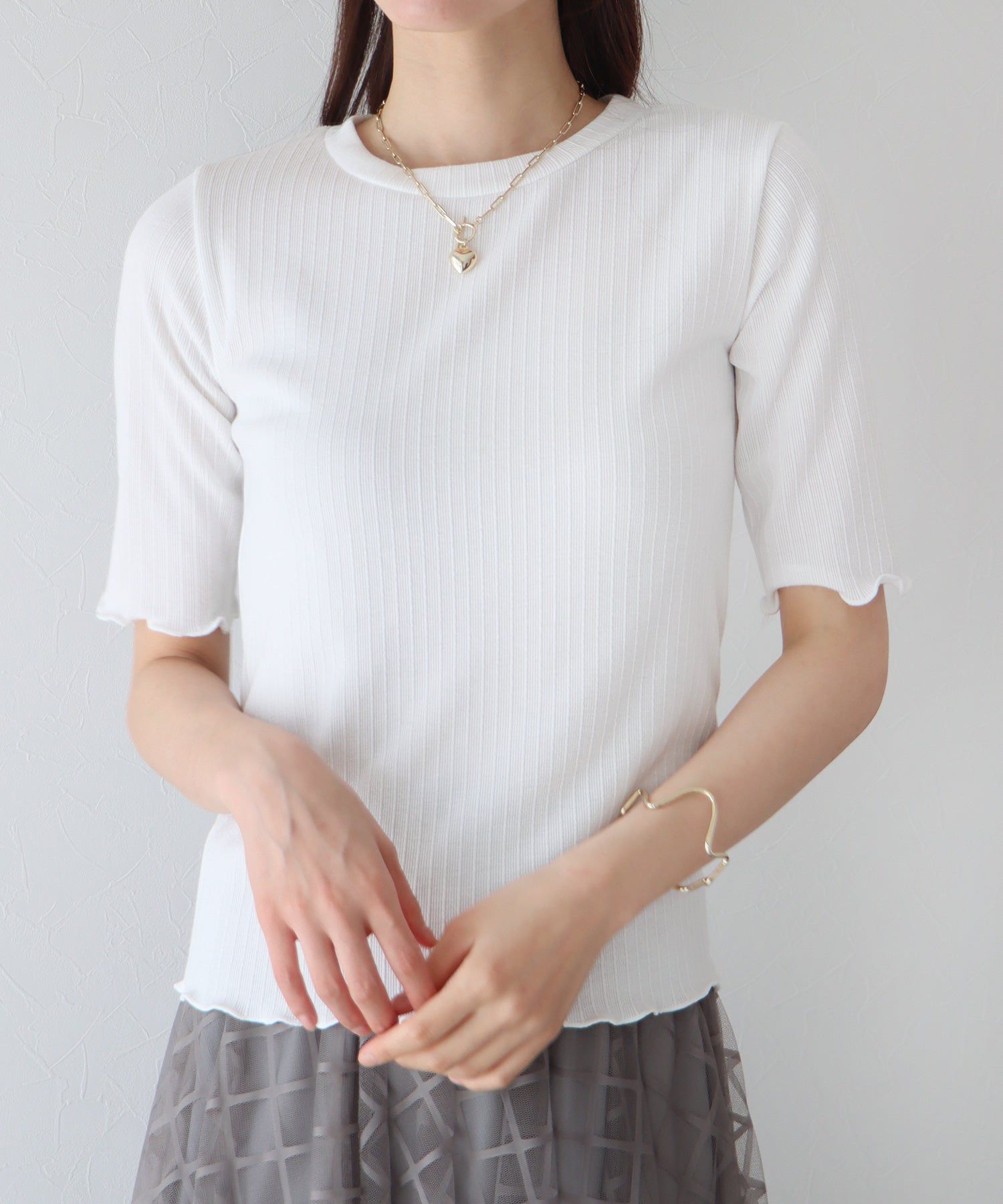 日本 BLUE EAST - 圓領彈性捲邊五分袖上衣-米杏