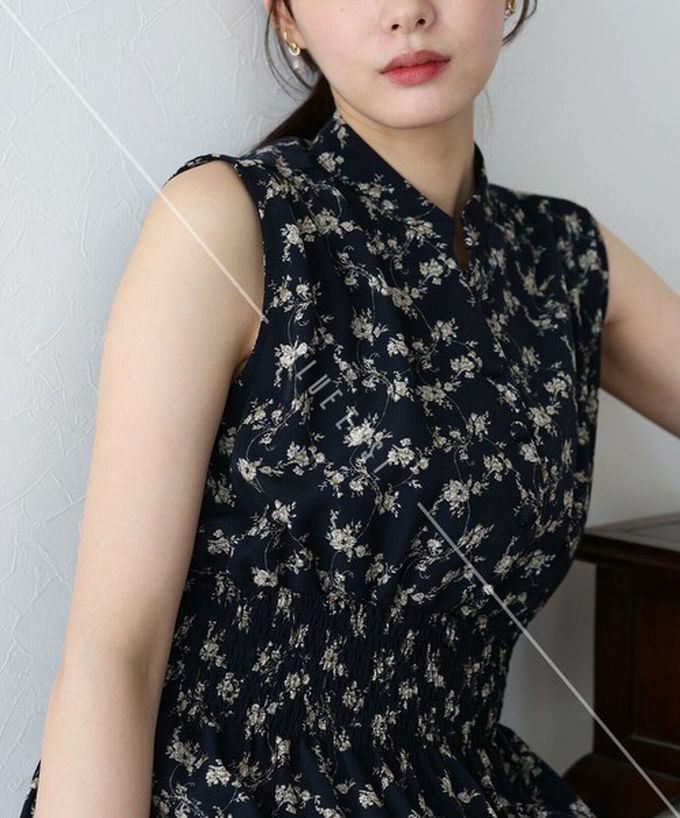 日本 BLUE EAST - 接觸冷感 縮腰顯瘦立領無袖洋裝-花朵-海軍藍 (M)