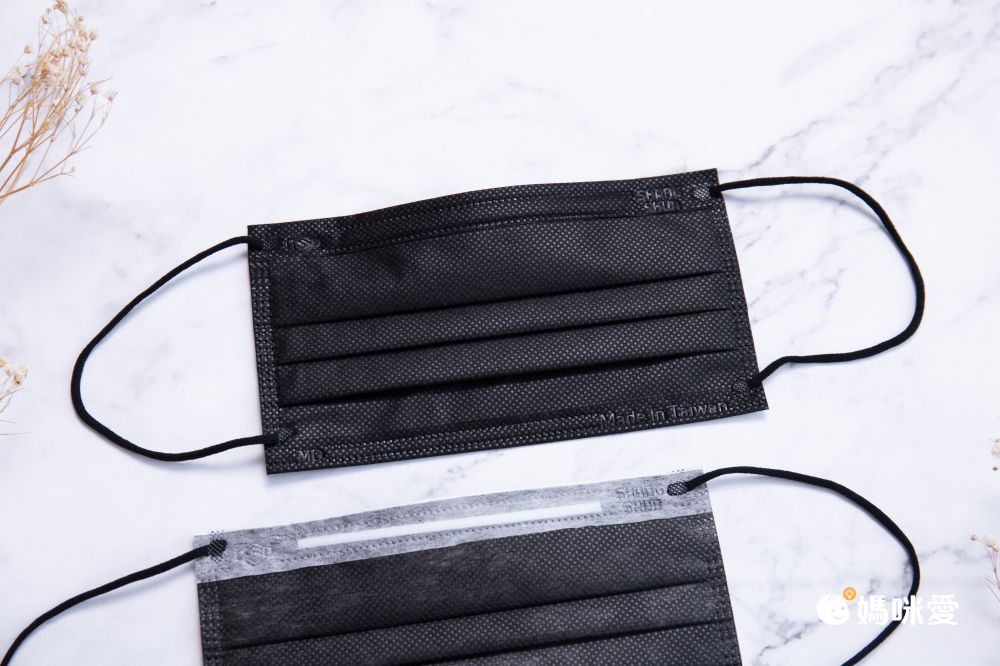 上順醫材 SHANG SHUN - 黑與白系列成人三層醫療級/MD雙鋼印/台灣製平面口罩-黑與白系列-曜石黑 (17.5*9.5cm (±0.5))-50入/盒(未滅菌)