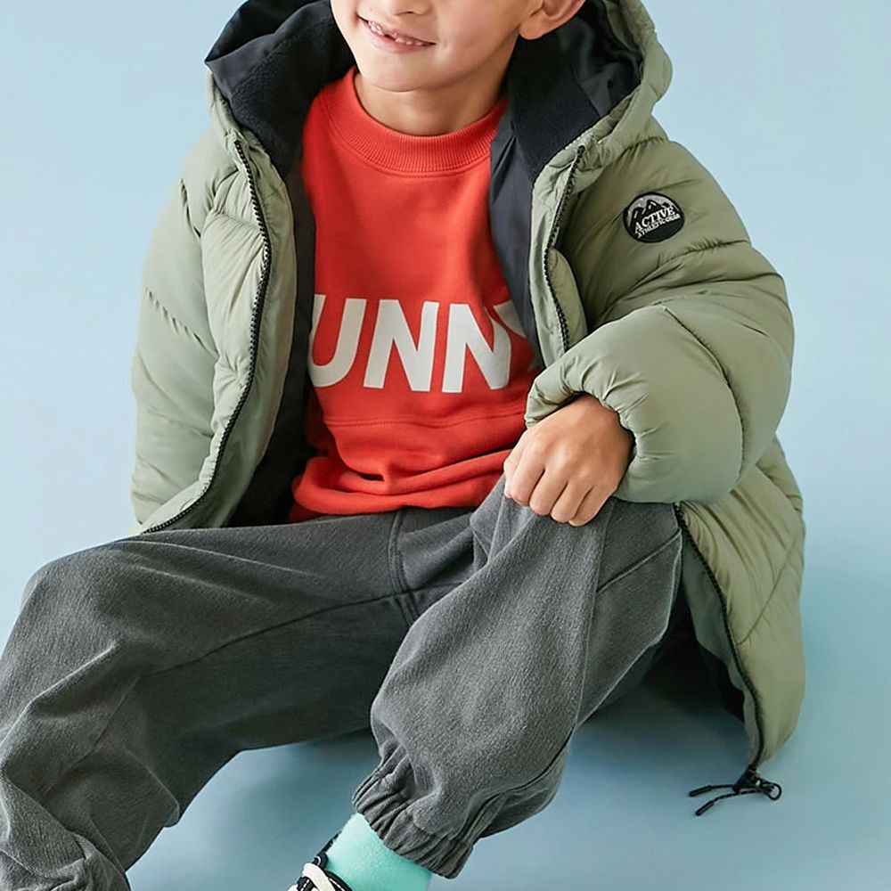 可機洗 輕量連帽保暖羽絨外套-手臂徽章-軍綠