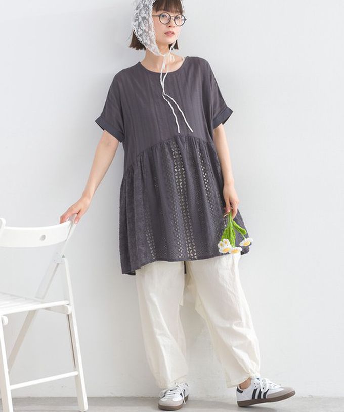 日本 Lupilien - 100%印度棉 柔美緹花長版短袖上衣-炭灰