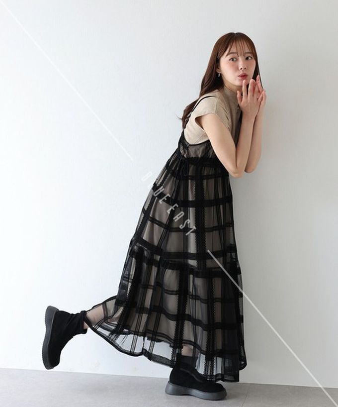 日本 BLUE EAST - 甜美植絨大格紋吊帶背心洋裝-卡其