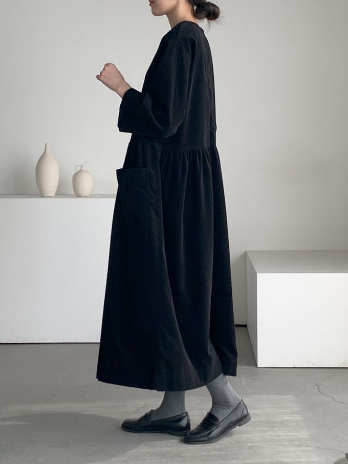 韓國女裝連線 - 極簡大口袋燈芯絨連身洋裝-黑 (FREE)