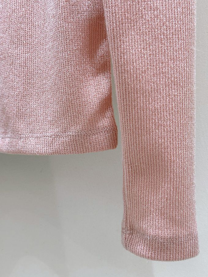 韓國女裝連線 - 微露鎖骨大翻領長袖上衣-黑 (FREE)