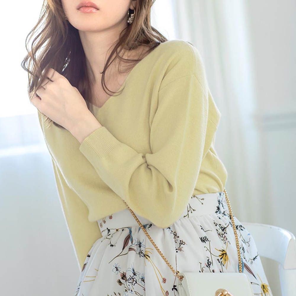 顯瘦V領簡約針織長袖上衣-淺黃 (F)