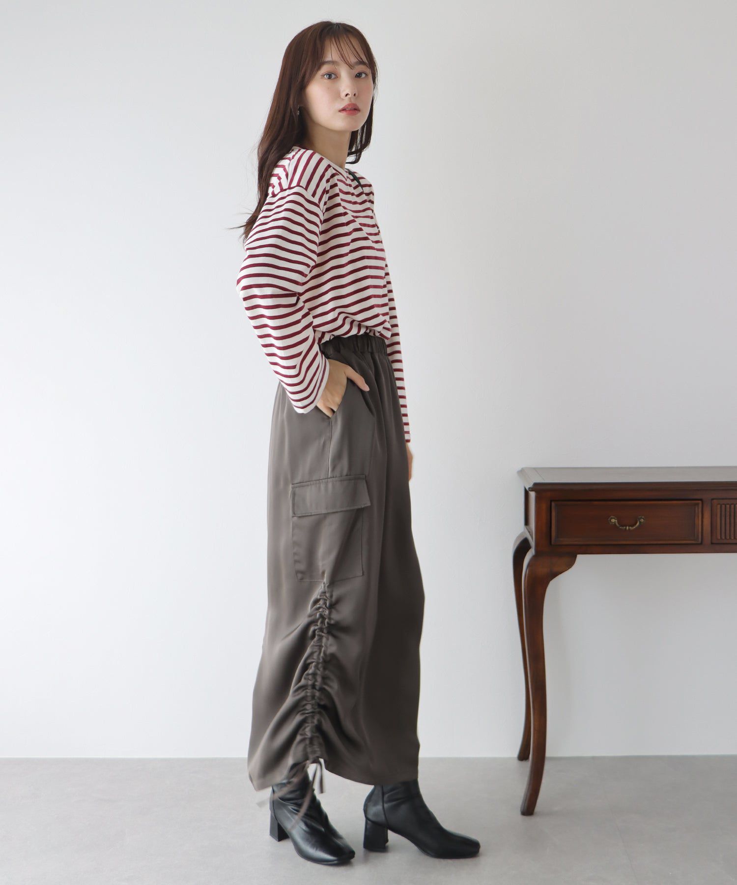 日本 BLUE EAST - 帥氣側抽繩工裝裙-深灰