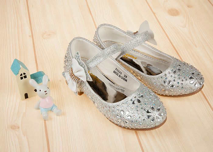 華麗風格璀燦亮鑽銀色低跟公主鞋