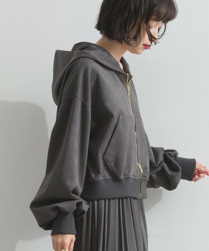 日本 ELENCARE DUE - 輕盈絨皮感雙拉鏈短版連帽外套-酒紅