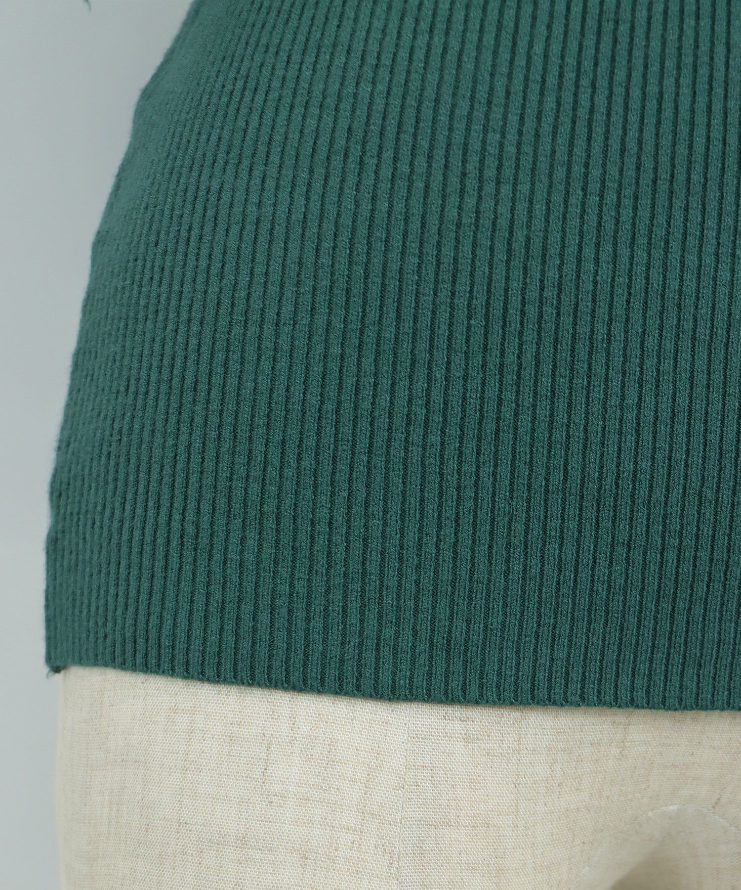 日本 BLUE EAST - 溫柔小立領羅紋五分袖上衣-深綠