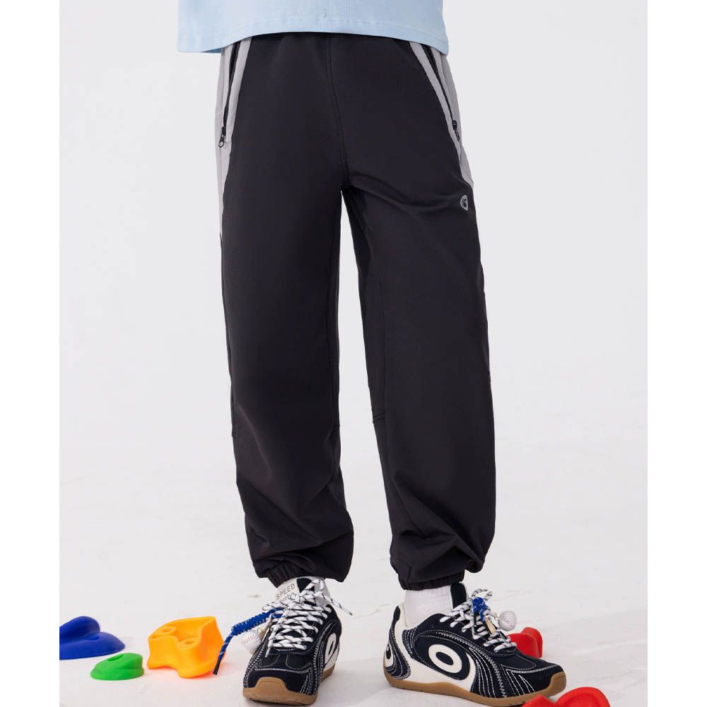 防潑水休閒運動束口長褲-撞色拉鍊口袋-深灰