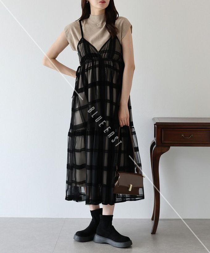 日本 BLUE EAST - 甜美植絨大格紋吊帶背心洋裝-黑