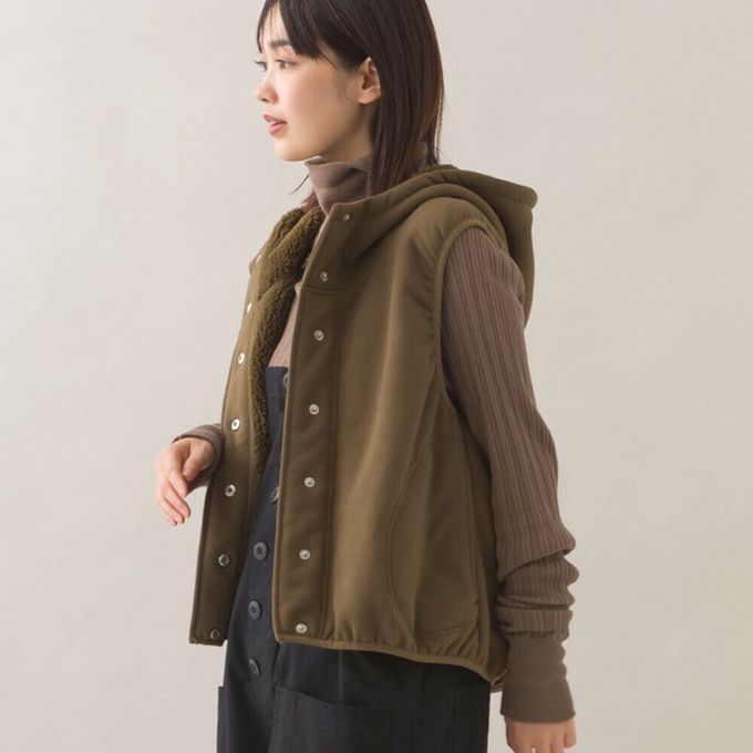 日本 OMNES - 裏起毛保暖短版運動風連帽背心-象牙