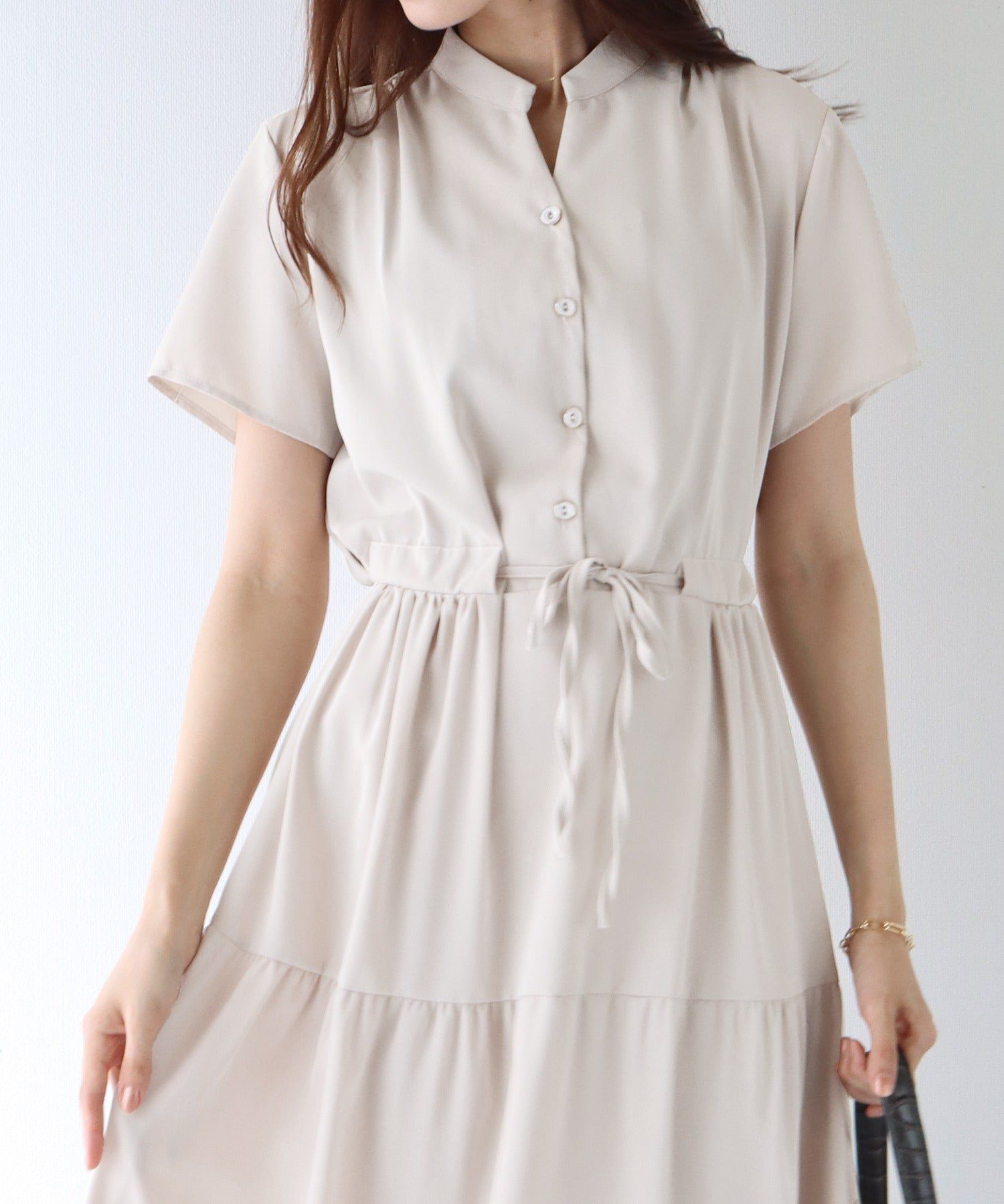 日本 BLUE EAST - 氣質小V領排釦短袖洋裝-碎花-深藍 (M(Free))