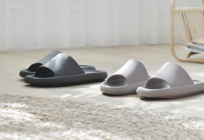 家窩 - MIT 雅漫EVA輕量釋壓厚軟底防滑拖鞋-男款-雅痞黑