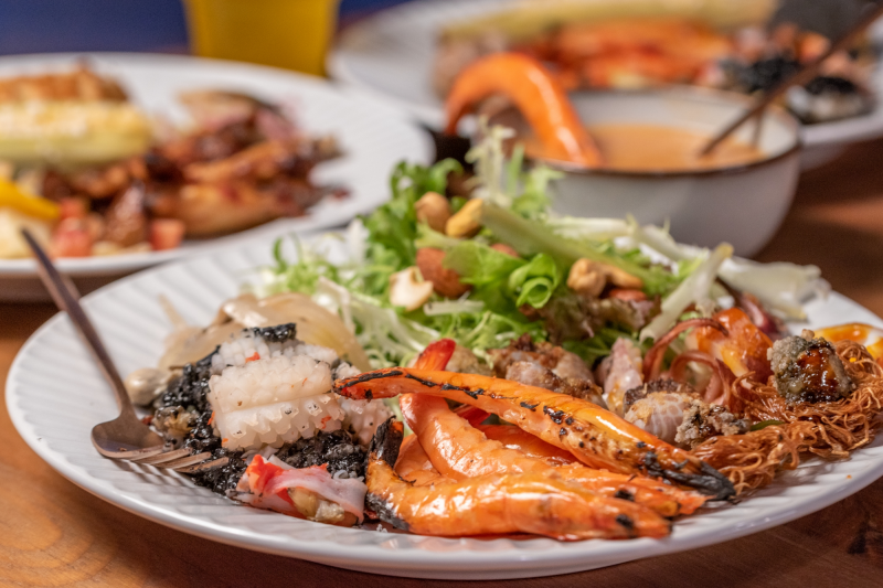 蟬說: 夕陽漫漫 Slowly Sunset Glamping - 平日入住-[豪華露營 5 米水滴帳]/四人房兩大床一泊二食再贈下午茶-12歲(含)以下孩童免費兩位可共食-優惠效期至 2024/01/31