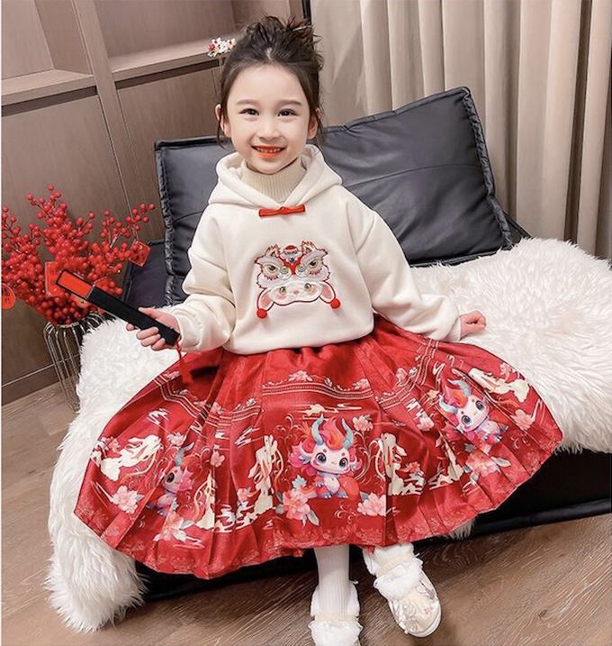 love, charlotte - 新年拜年甜美圖騰連帽衛衣馬面裙套裝 - 加厚加絨上衣