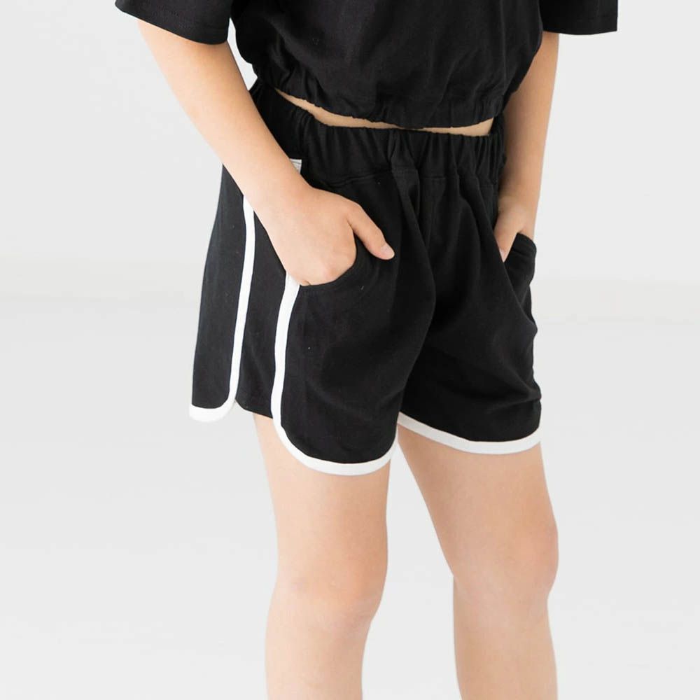 純棉運動風俏皮滾邊短褲-黑