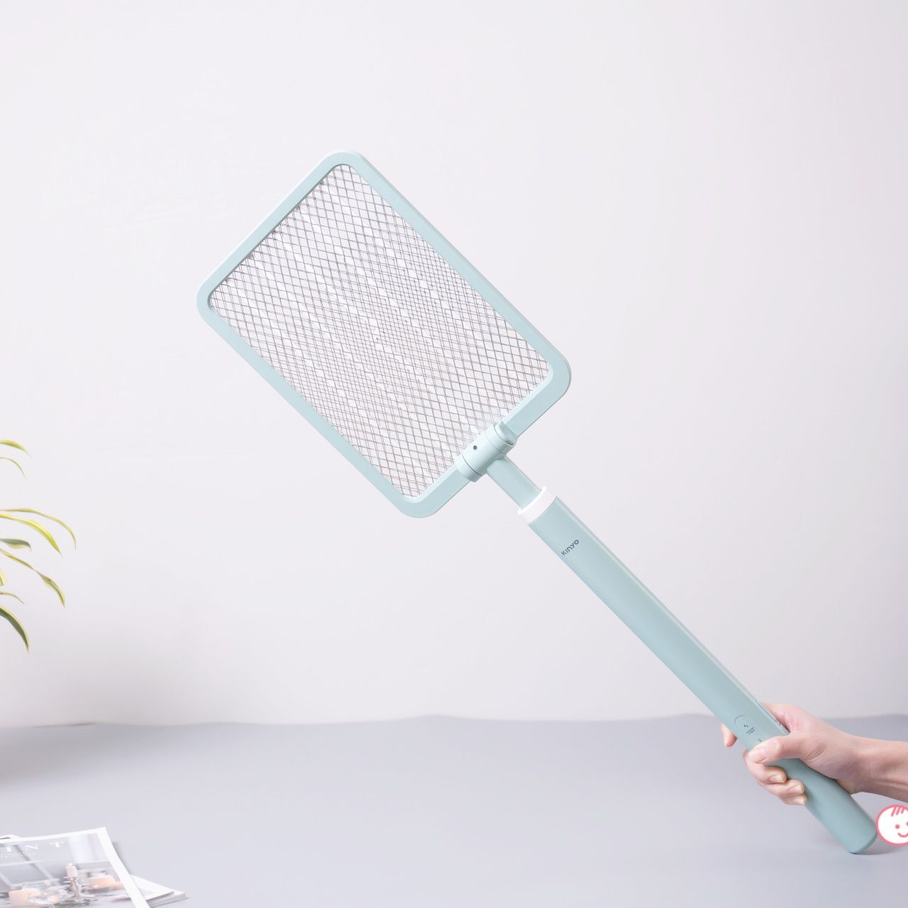 一擊斃殺！【KINYO】可伸縮折疊/日夜兩用捕蚊電蚊拍