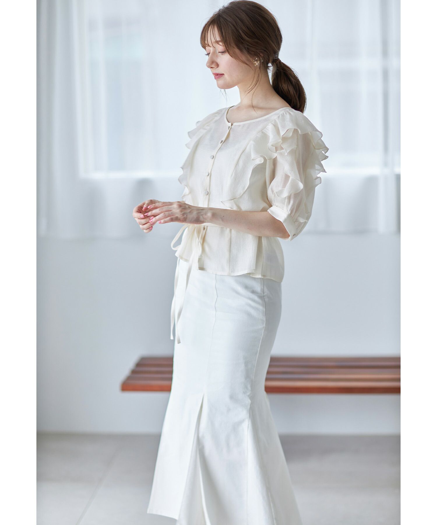 日本 tocco-closet - 優雅光澤感綁帶短袖上衣-星塵粉