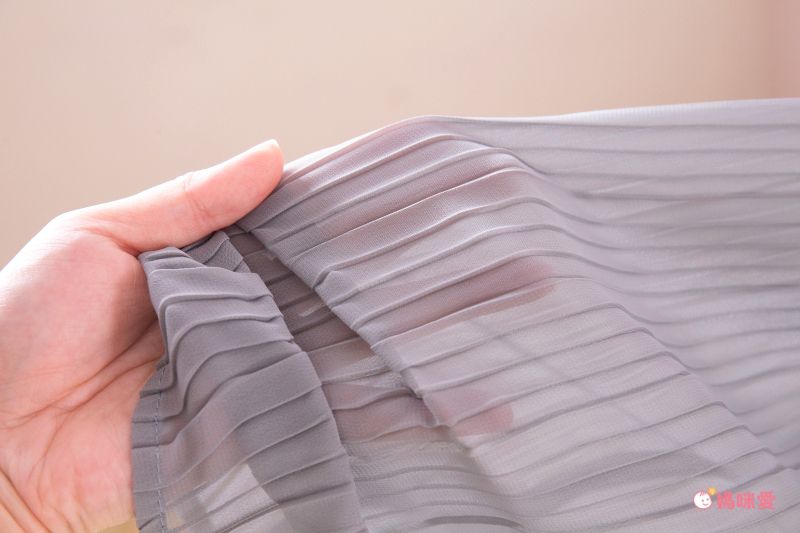 日本 Bou Jeloud - 異材質拼接百摺長袖上衣-萊姆黃