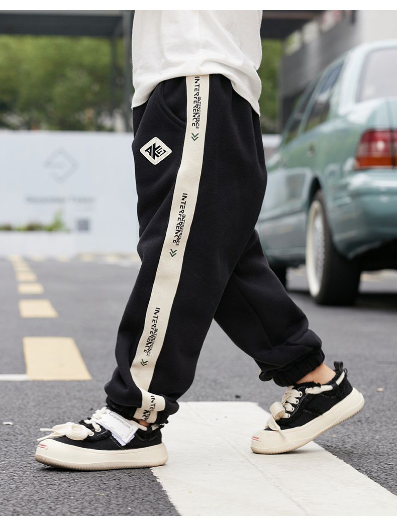 加絨腰鬆緊休閒保暖束口長褲-側邊幾何亂碼-黑色